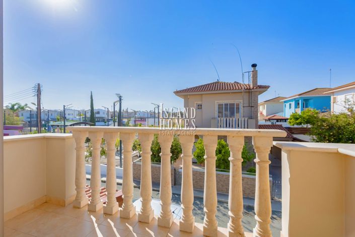 Image No.18-3 Bed Villa / Detached for sale