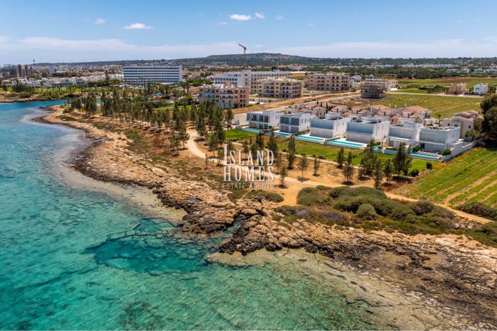 Image No.8-4 Bed Villa / Detached for sale