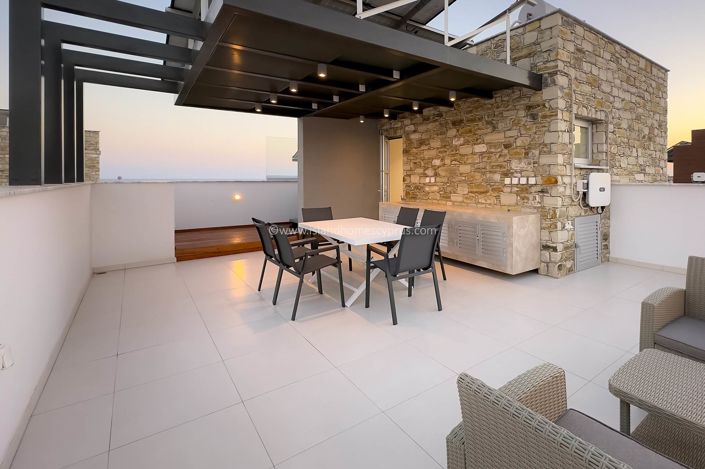 Image No.12-4 Bed Villa / Detached for sale