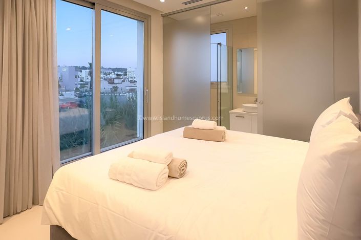 Image No.29-4 Bed Villa / Detached for sale