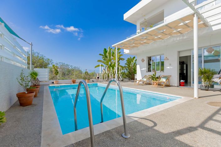 Image No.14-3 Bed Property for sale