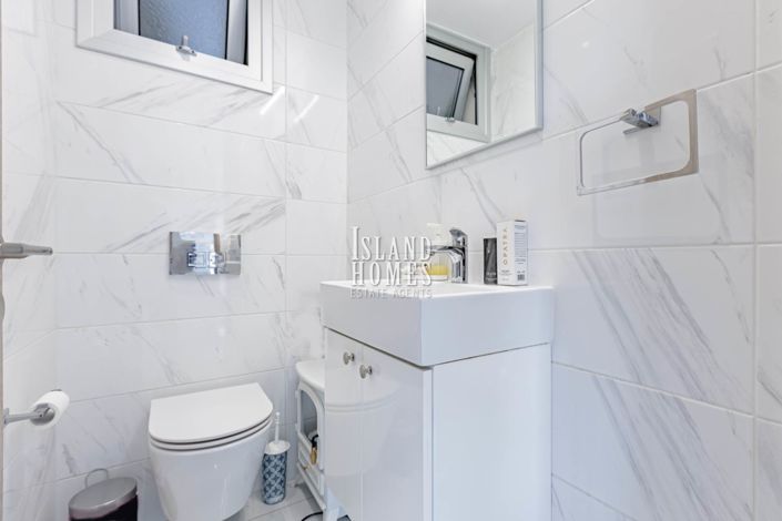 Image No.15-3 Bed Property for sale