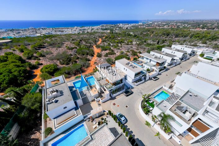 Image No.19-3 Bed Property for sale