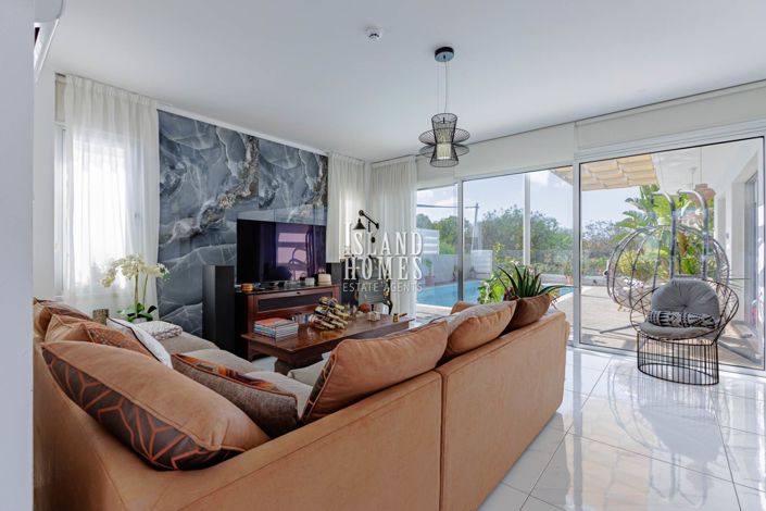 Image No.3-3 Bed Property for sale