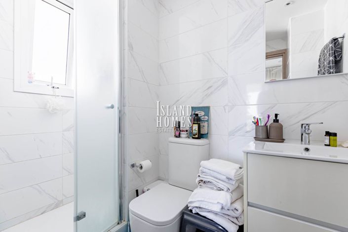 Image No.24-3 Bed Property for sale