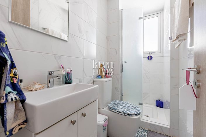 Image No.30-3 Bed Property for sale