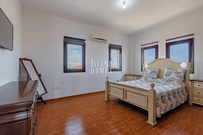 Image No.21-4 Bed Villa / Detached for sale