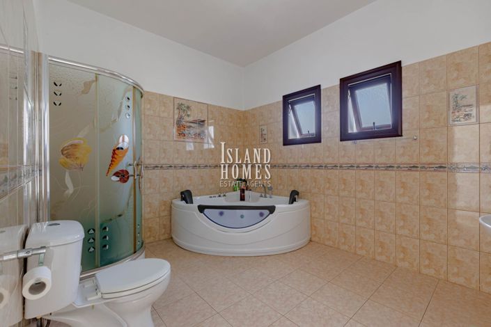 Image No.24-4 Bed Villa / Detached for sale