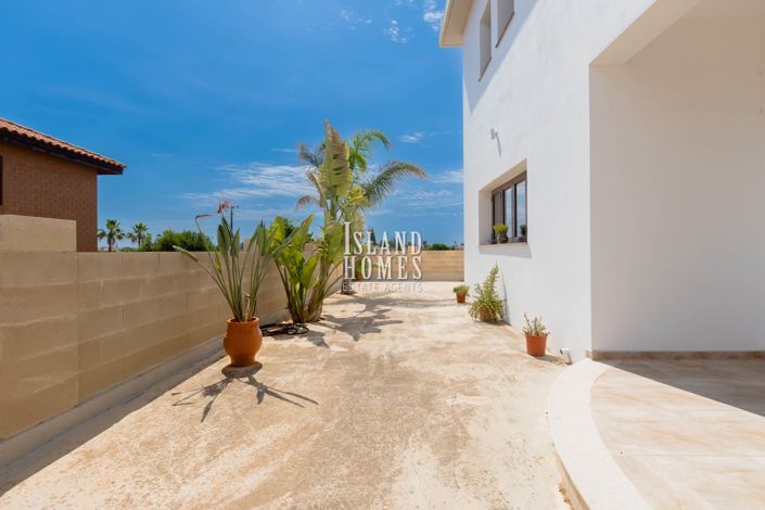 Image No.34-4 Bed Villa / Detached for sale