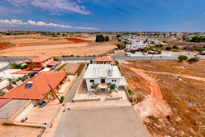 Image No.35-4 Bed Villa / Detached for sale