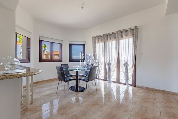 Image No.8-4 Bed Villa / Detached for sale