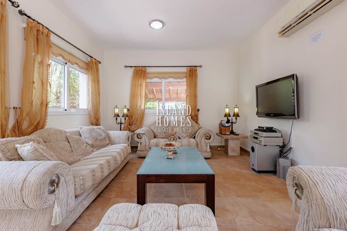 Image No.11-3 Bed Villa / Detached for sale