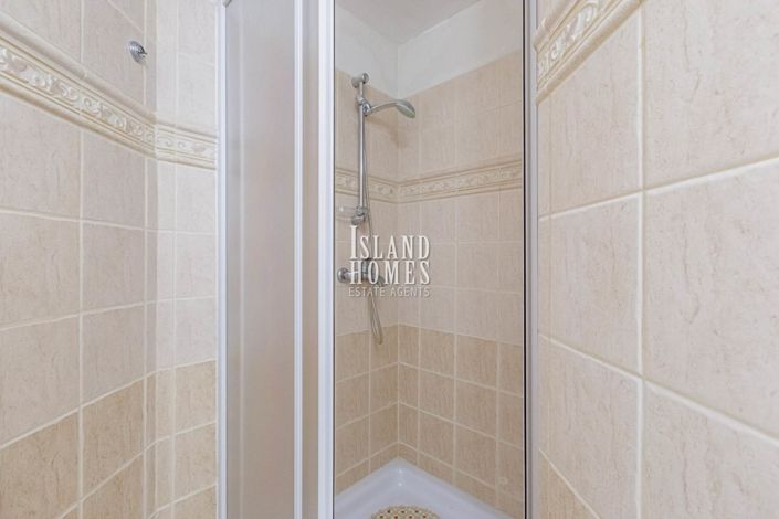 Image No.22-3 Bed Villa / Detached for sale