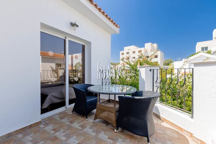 Image No.24-3 Bed Villa / Detached for sale