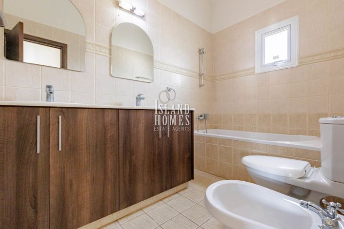 Image No.32-3 Bed Villa / Detached for sale