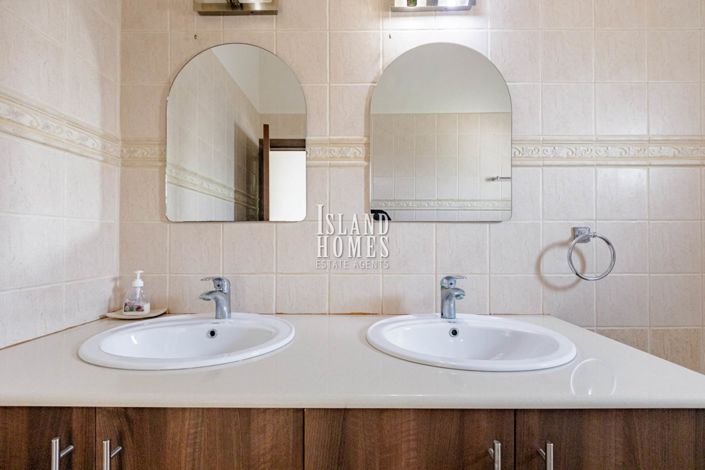 Image No.33-3 Bed Villa / Detached for sale