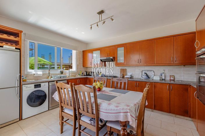 Image No.12-3 Bed Villa / Detached for sale