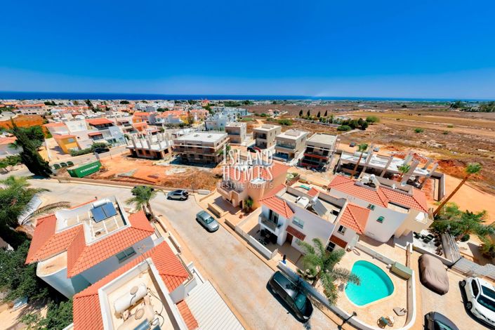 Image No.21-3 Bed Villa / Detached for sale