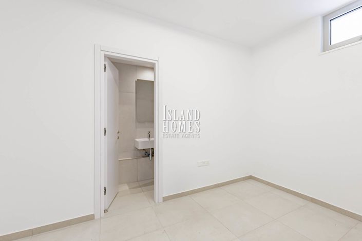 Image No.20-7 Bed Villa / Detached for sale