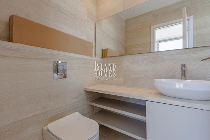 Image No.36-7 Bed Villa / Detached for sale