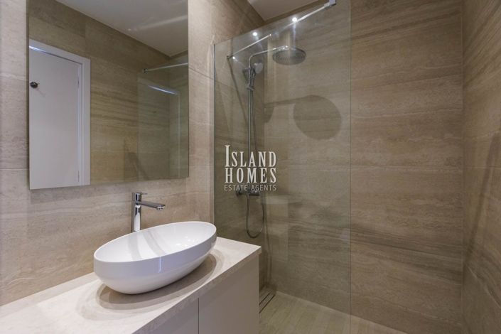 Image No.43-7 Bed Villa / Detached for sale