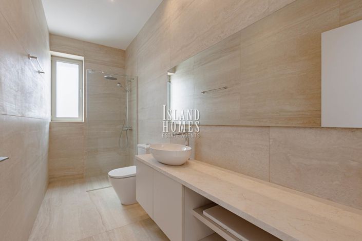 Image No.48-7 Bed Villa / Detached for sale