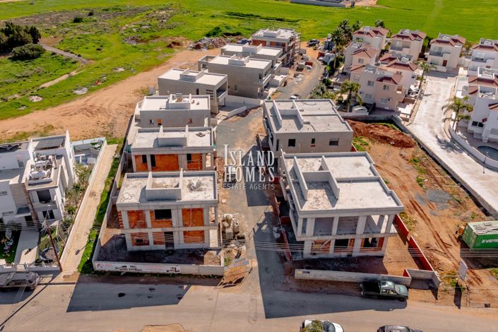 Image No.8-3 Bed Property for sale