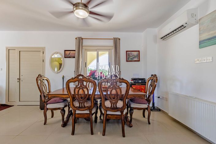 Image No.14-4 Bed Villa / Detached for sale