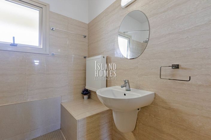 Image No.34-4 Bed Villa / Detached for sale