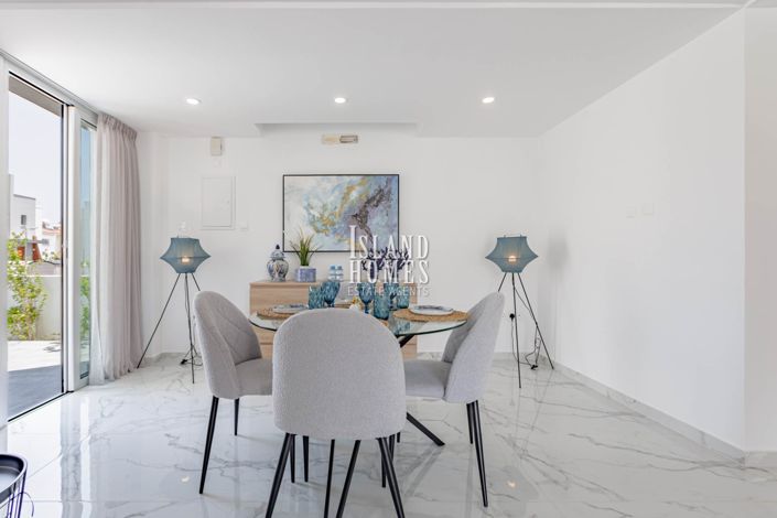 Image No.10-3 Bed Villa / Detached for sale