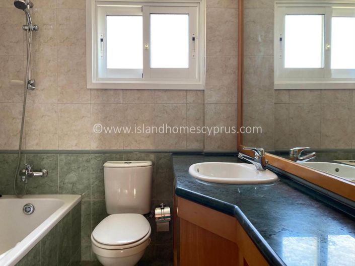 Image No.22-4 Bed Villa / Detached for sale