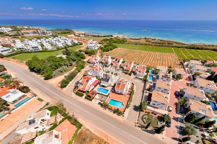 Image No.28-4 Bed Villa / Detached for sale