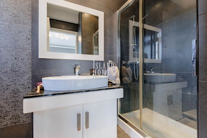 Image No.25-4 Bed Villa / Detached for sale