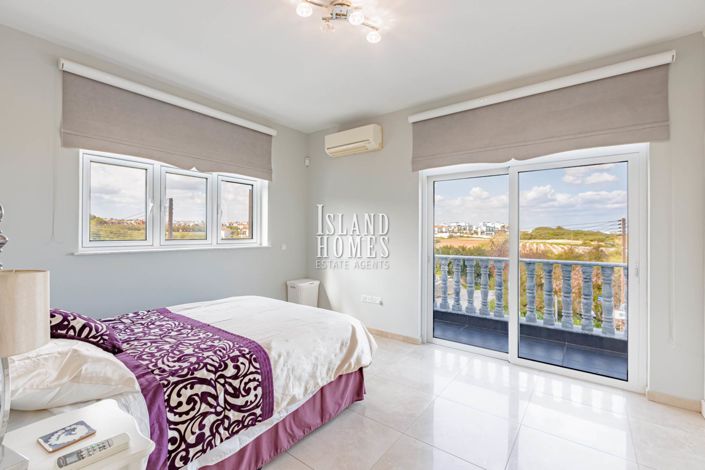 Image No.29-4 Bed Villa / Detached for sale