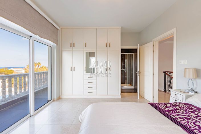 Image No.31-4 Bed Villa / Detached for sale