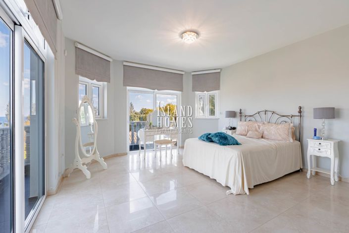 Image No.34-4 Bed Villa / Detached for sale