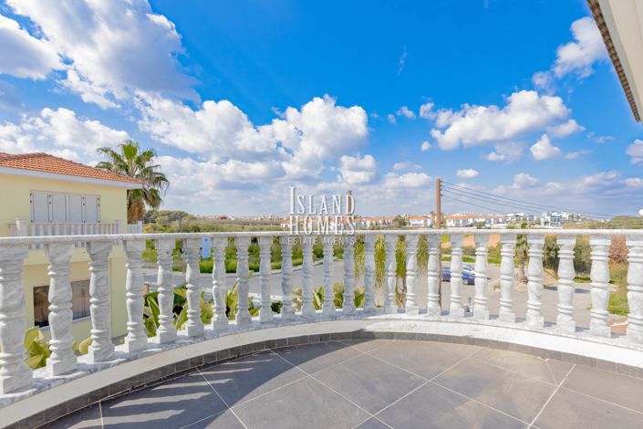 Image No.37-4 Bed Villa / Detached for sale