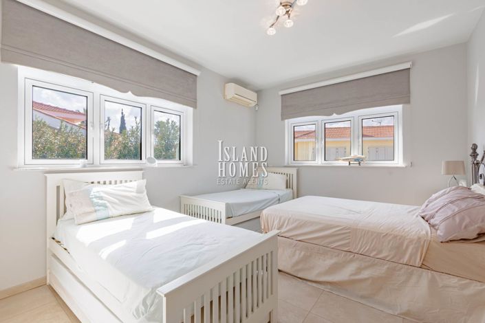 Image No.39-4 Bed Villa / Detached for sale