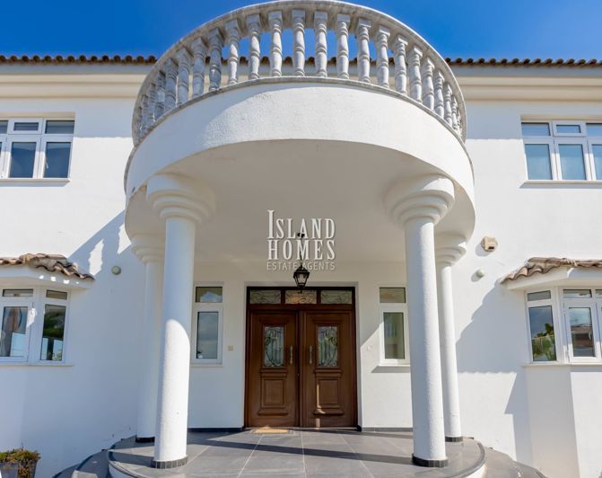 Image No.42-4 Bed Villa / Detached for sale