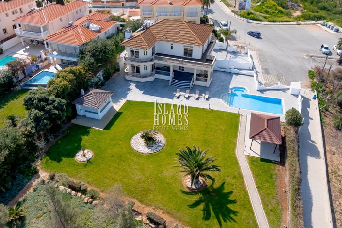 Image No.45-4 Bed Villa / Detached for sale