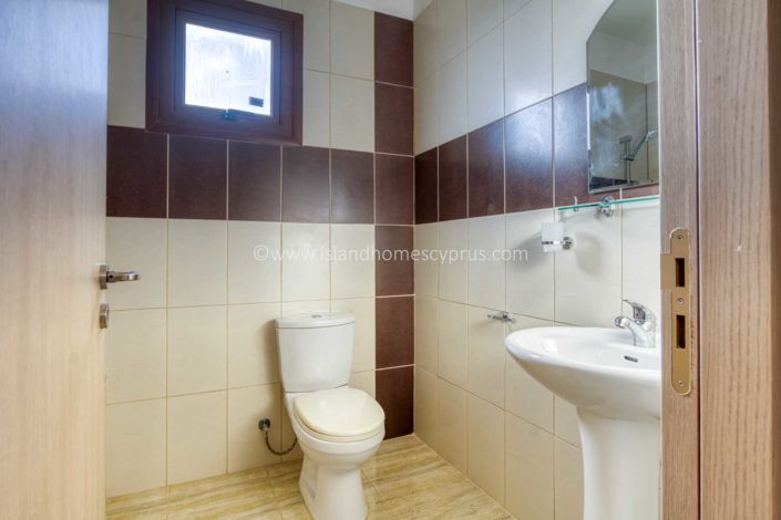 Image No.15-2 Bed Townhouse for sale