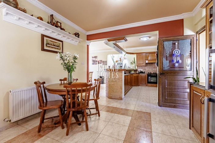 Image No.12-4 Bed Villa / Detached for sale