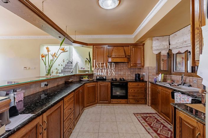 Image No.13-4 Bed Villa / Detached for sale