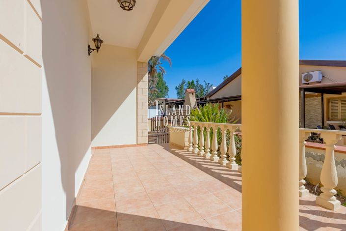 Image No.8-4 Bed Villa / Detached for sale