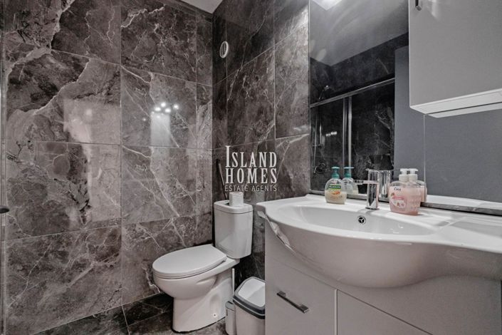 Image No.18-3 Bed Apartment for sale