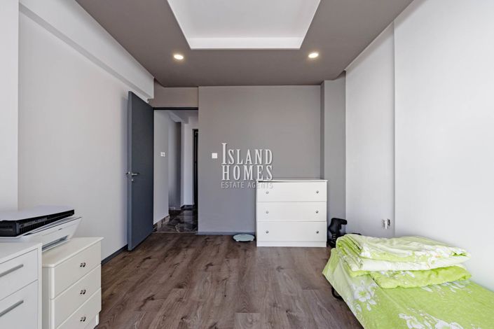 Image No.22-3 Bed Apartment for sale