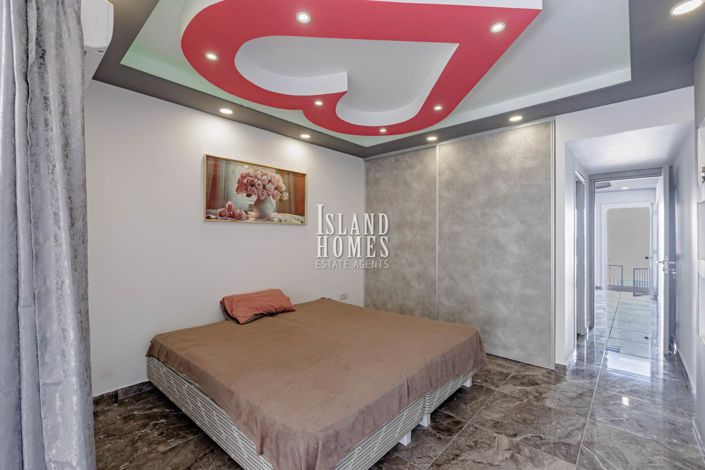 Image No.10-3 Bed Apartment for sale