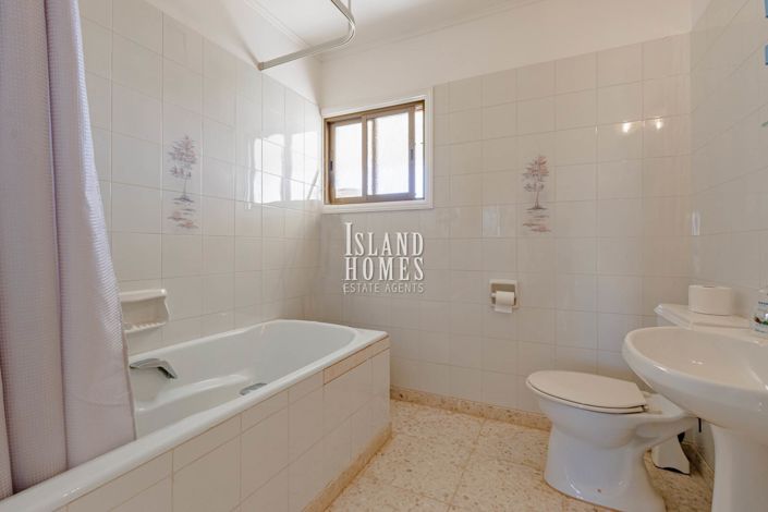 Image No.14-Maison de 5 chambres à vendre à Deryneia