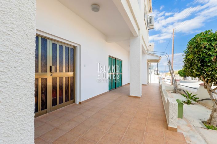 Image No.4-Maison de 5 chambres à vendre à Deryneia