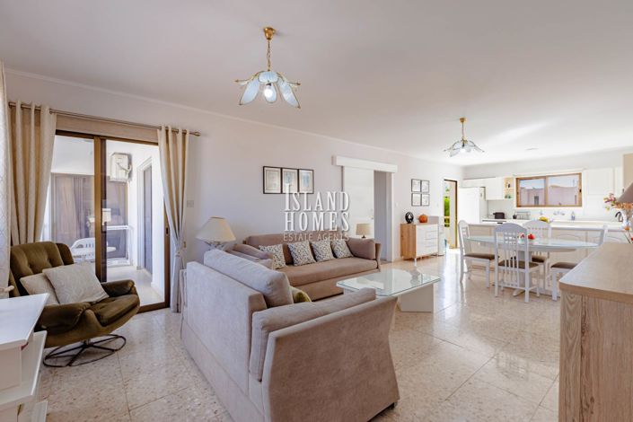 Image No.8-Maison de 5 chambres à vendre à Deryneia